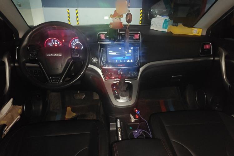 Used Haval M6 2017 1.5T Automatic Two-Wheel Drive Elite Model Center Console