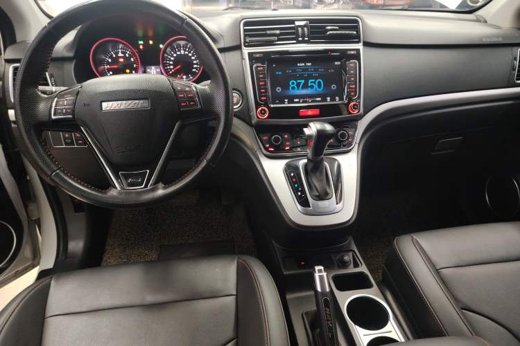 Used Haval M6 2017 1.5T Automatic Two-Wheel Drive Elite Model Center Console