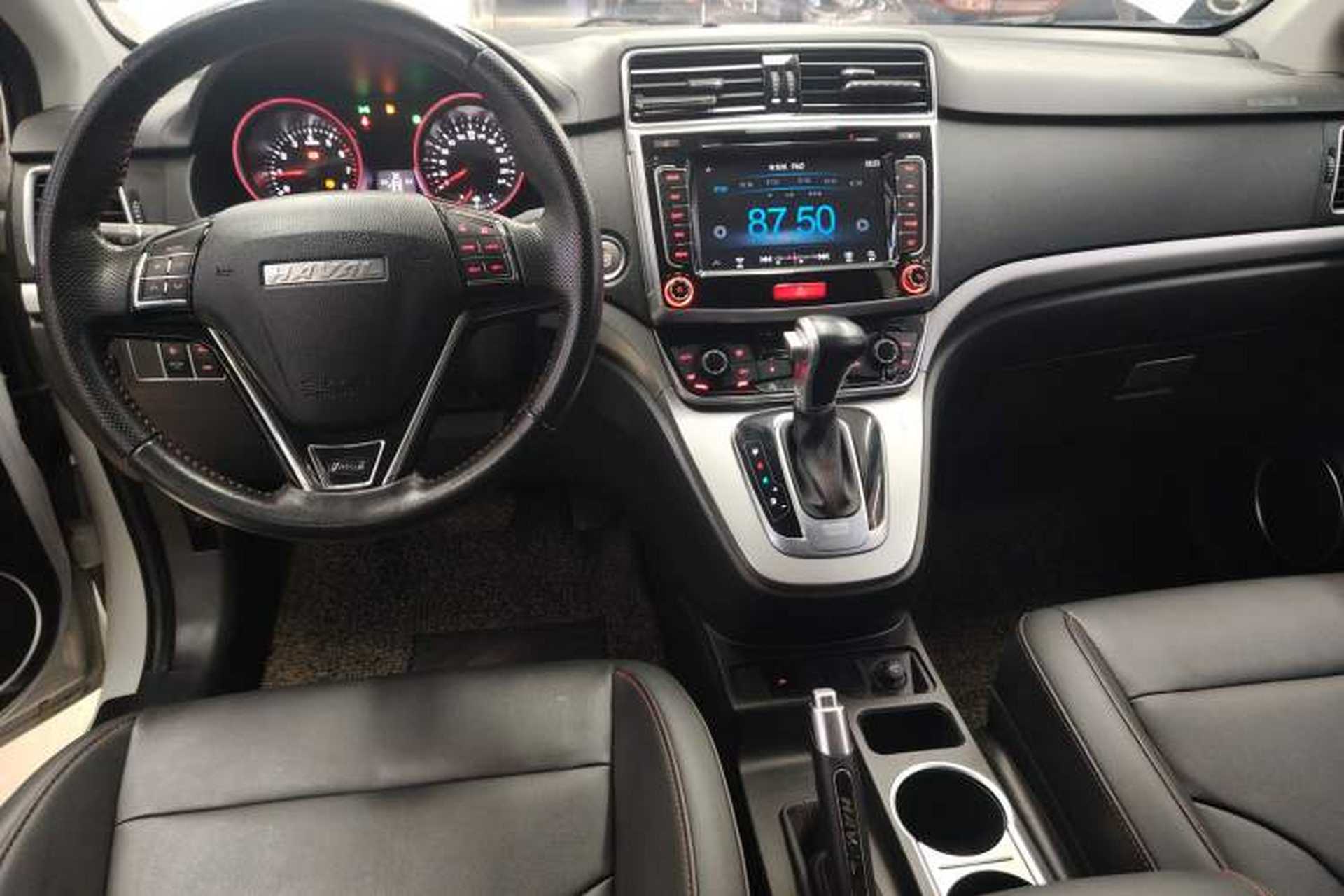 Used Haval M6 2017 1.5T Automatic Two-Wheel Drive Elite Model Center Console