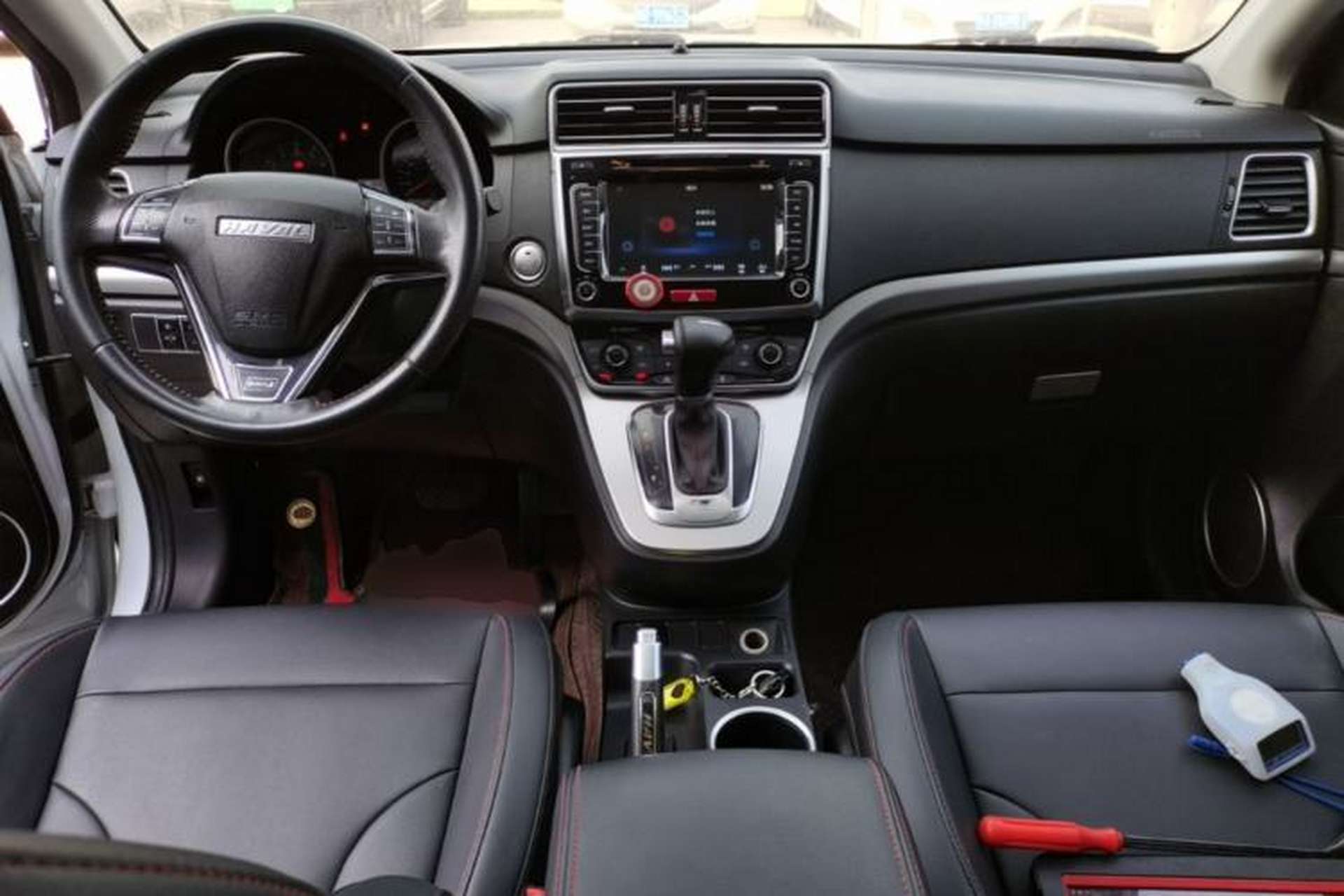 Used Haval M6 2017 1.5T Automatic Two-Wheel Drive Elite Model Center Console