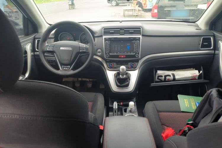 Used Haval M6 2017 1.5T Manual Two-Wheel Drive Urban Version Center Console