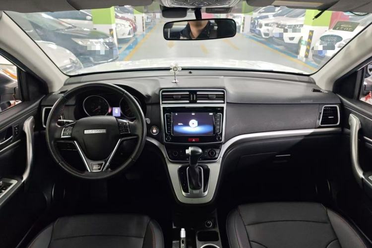 Used Haval M6 2017 1.5T Automatic Two-Wheel Drive Prestige Model Center Console
