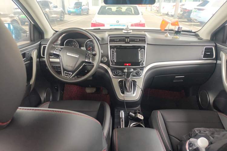 Used Haval M6 2017 1.5T Automatic Two-Wheel Drive Elite Model Center Console