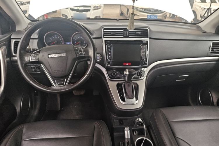 Used Haval M6 2017 1.5T Automatic Two-Wheel Drive Elite Model Center Console