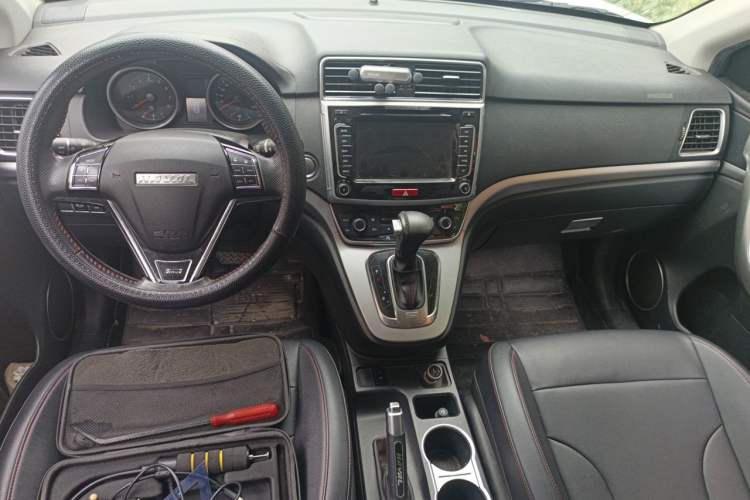 Used Haval M6 2017 1.5T Automatic Two-Wheel Drive Elite Model Center Console