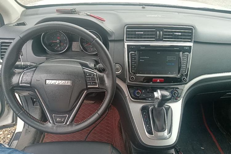 Used Haval M6 2017 1.5T Automatic Two-Wheel Drive Prestige Model Center Console