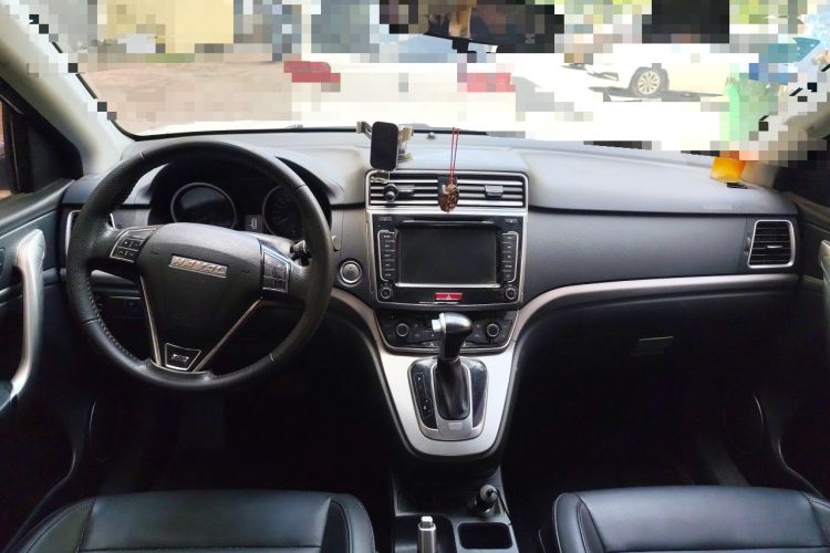 Used Haval M6 2017 1.5T Automatic Two-Wheel Drive Elite Model Center Console