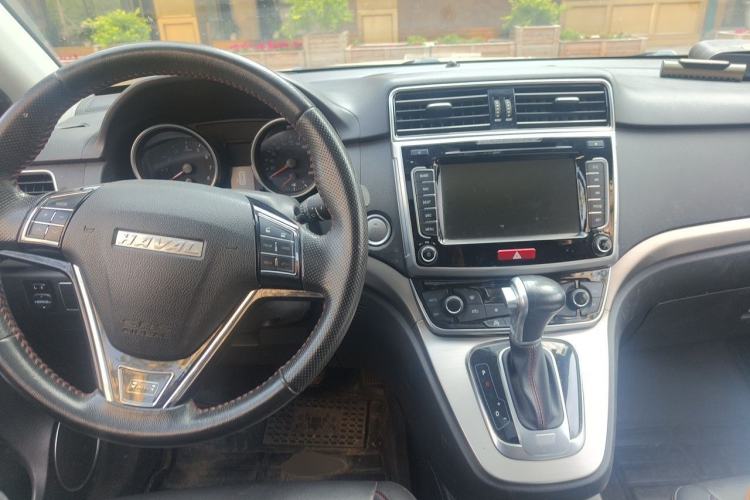 Used Haval M6 2017 1.5T Automatic Two-Wheel Drive Elite Model Center Console