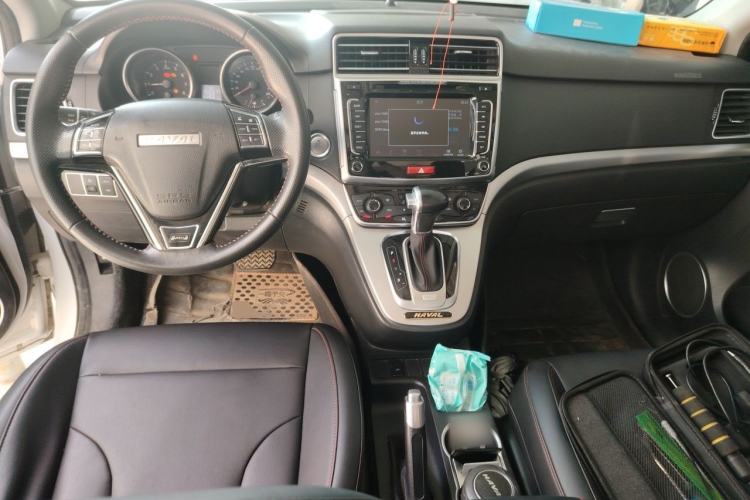 Used Haval M6 2017 1.5T Automatic Two-Wheel Drive Elite Model Center Console