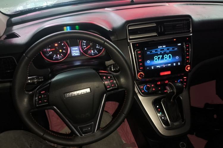 Used Haval M6 2017 1.5T Automatic Two-Wheel Drive Elite Model Center Console