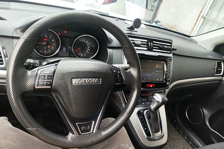 Used Haval M6 2017 1.5T Automatic Two-Wheel Drive Urban Model Center Console