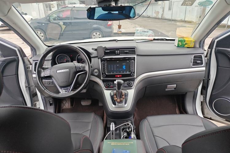 Used Haval M6 2017 1.5T Automatic Two-Wheel Drive Prestige Model Center Console