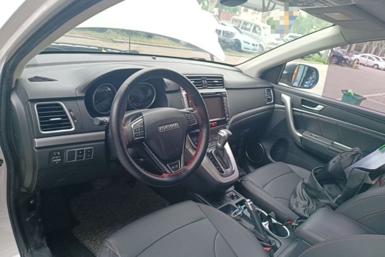 Used Haval M6 2017 1.5T Automatic Two-Wheel Drive Prestige Model Center Console