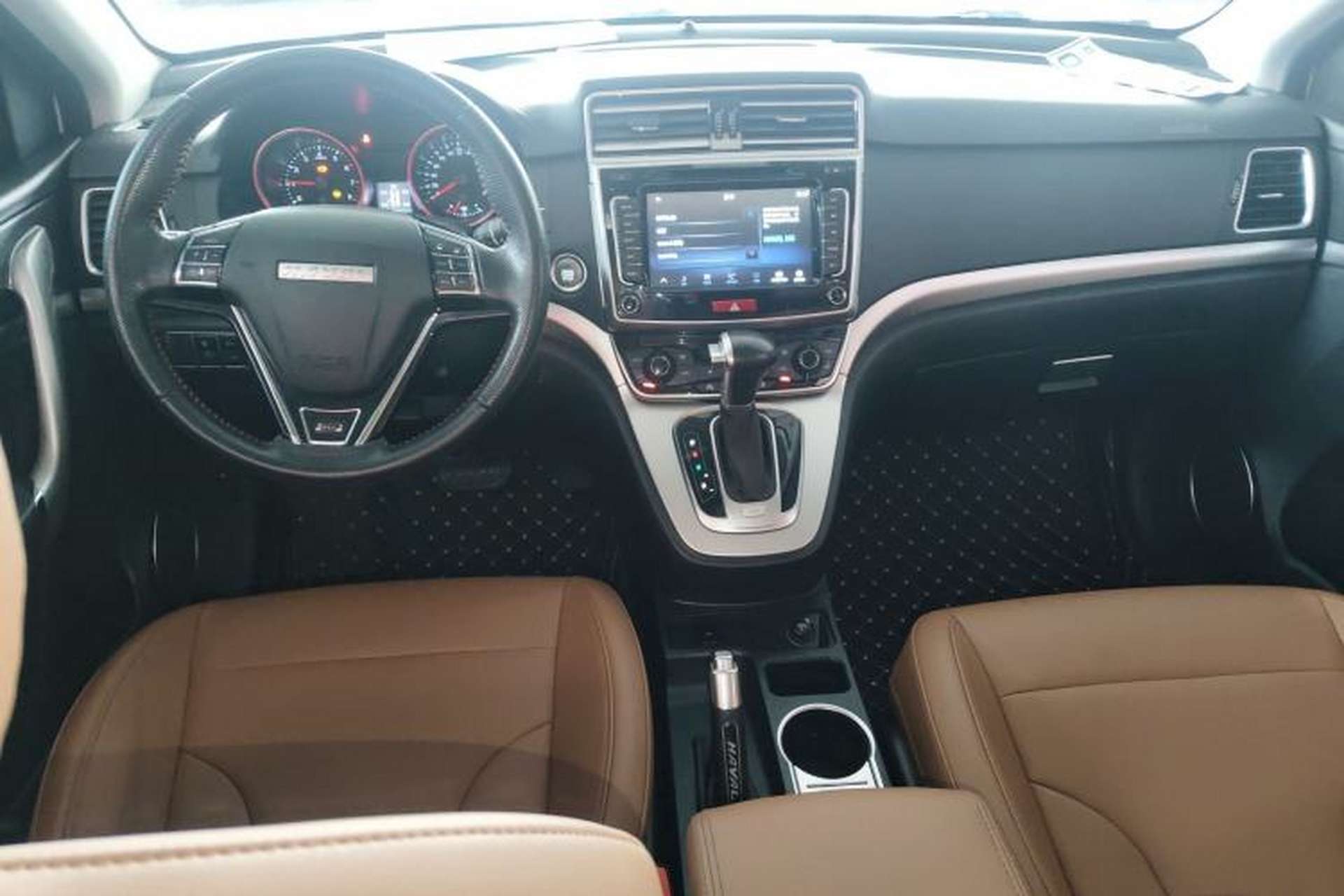 Used Haval M6 2017 1.5T Automatic Two-Wheel Drive Elite Model Center Console