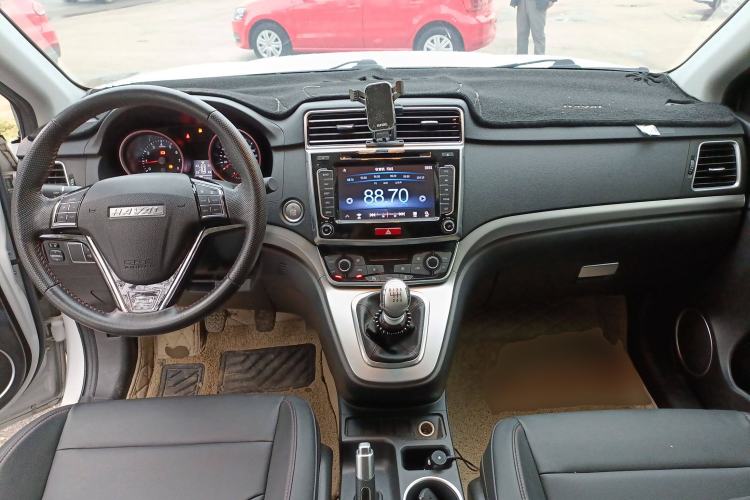 Used Haval M6 2017 1.5T Manual Two-Wheel Drive Elite Model Center Console