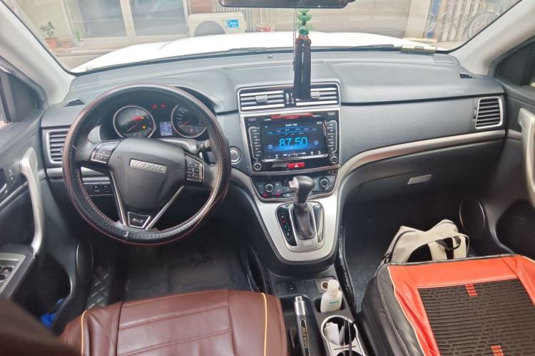 Used Haval M6 2017 1.5T Automatic Two-Wheel Drive Elite Model Center Console