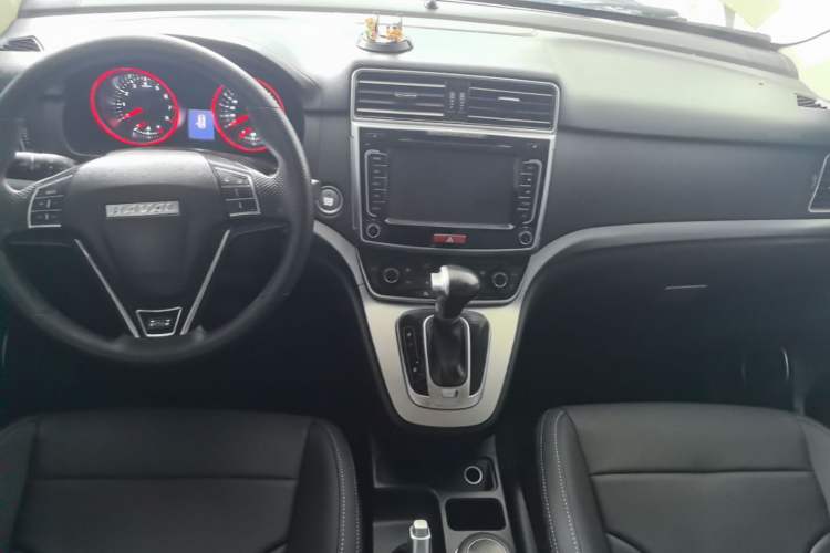 Used Haval M6 2017 1.5T Automatic Two-Wheel Drive Urban Model Center Console