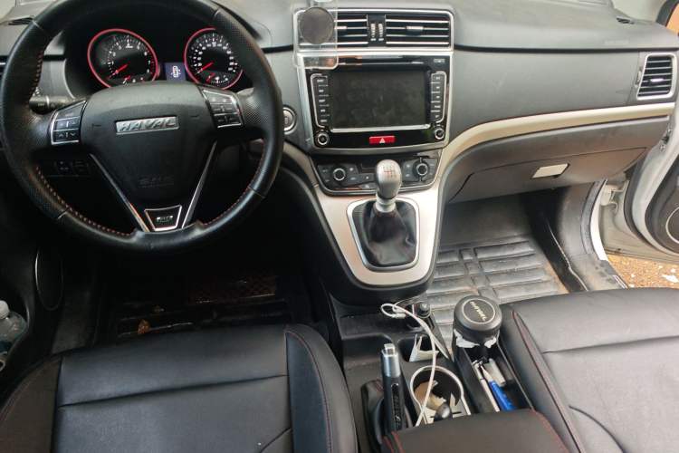 Used Haval M6 2017 1.5T Manual Two-Wheel Drive Elite Model Center Console