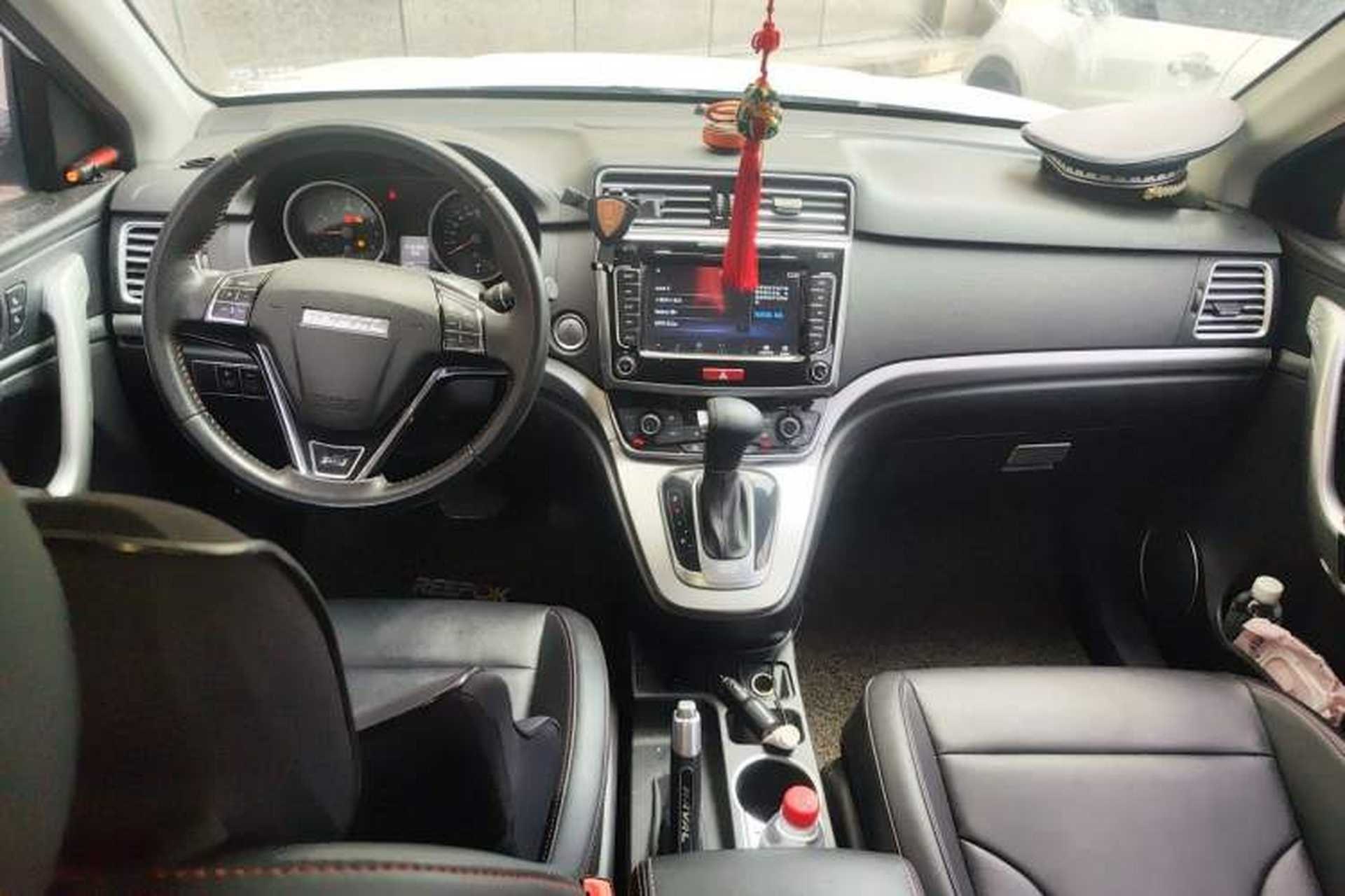 Used Haval M6 2017 1.5T Automatic Two-Wheel Drive Elite Model Center Console