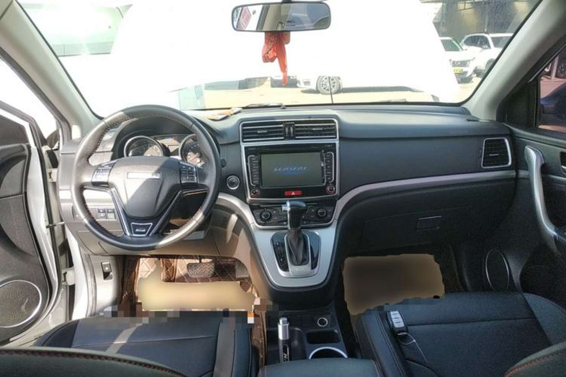 Used Haval M6 2017 1.5T Automatic Two-Wheel Drive Elite Model Center Console