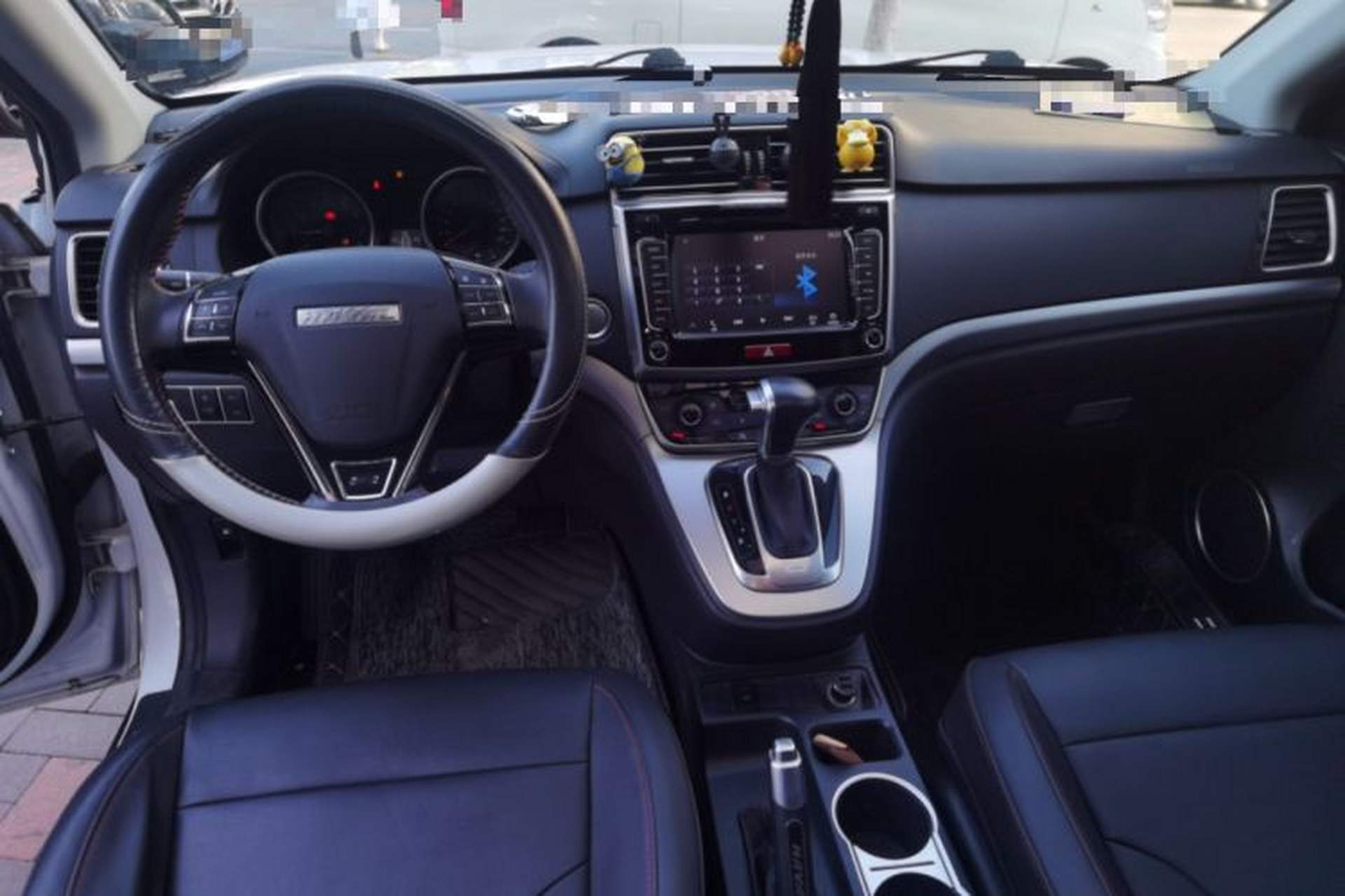 Used Haval M6 2017 1.5T Automatic Two-Wheel Drive Elite Model Center Console