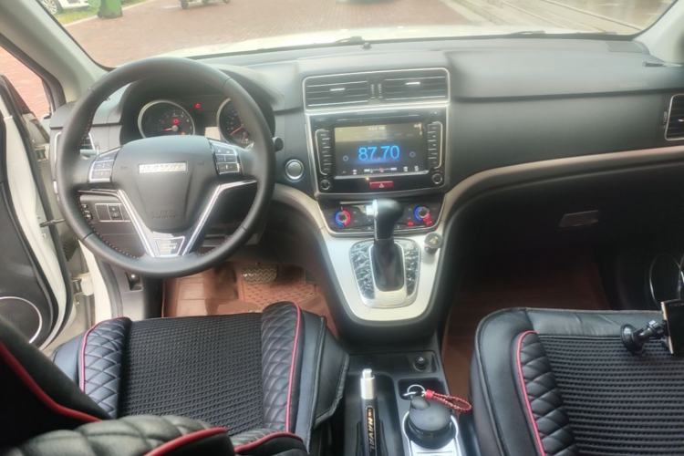 Used Haval M6 2017 1.5T Automatic Two-Wheel Drive Elite Model Center Console