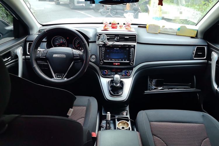 Used Haval M6 2017 1.5T Manual Two-Wheel Drive Urban Version Center Console