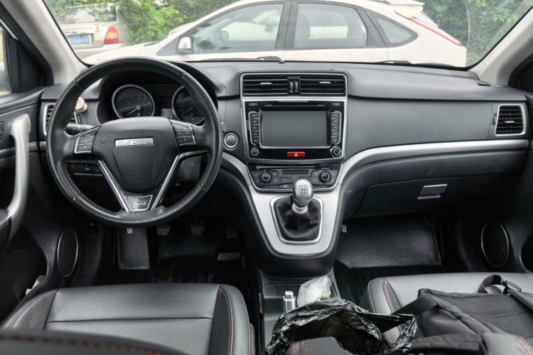Used Haval M6 2017 1.5T Manual Two-Wheel Drive Elite Model Center Console