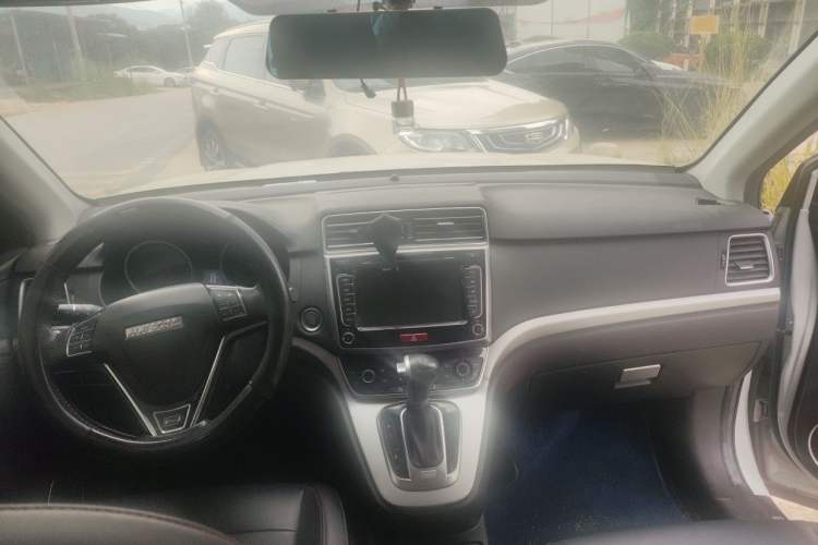 Used Haval M6 2017 1.5T Automatic Two-Wheel Drive Elite Model Center Console