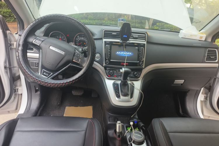 Used Haval M6 2017 1.5T Automatic Two-Wheel Drive Elite Model Center Console