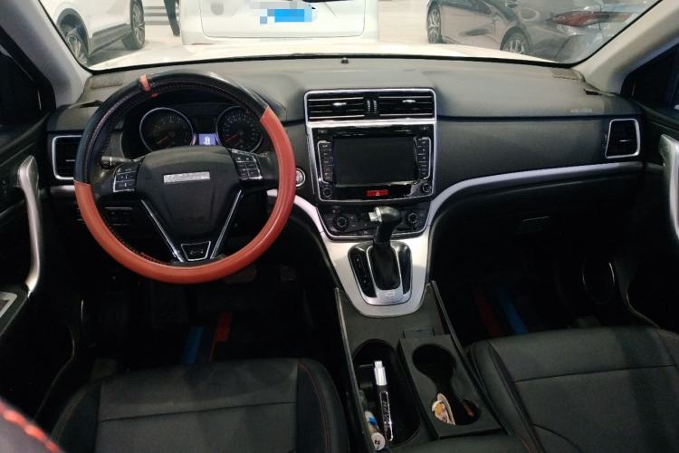 Used Haval M6 2017 1.5T Automatic Two-Wheel Drive Elite Model Center Console