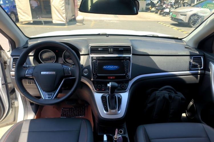 Used Haval M6 2017 1.5T Automatic Two-Wheel Drive Elite Model Center Console