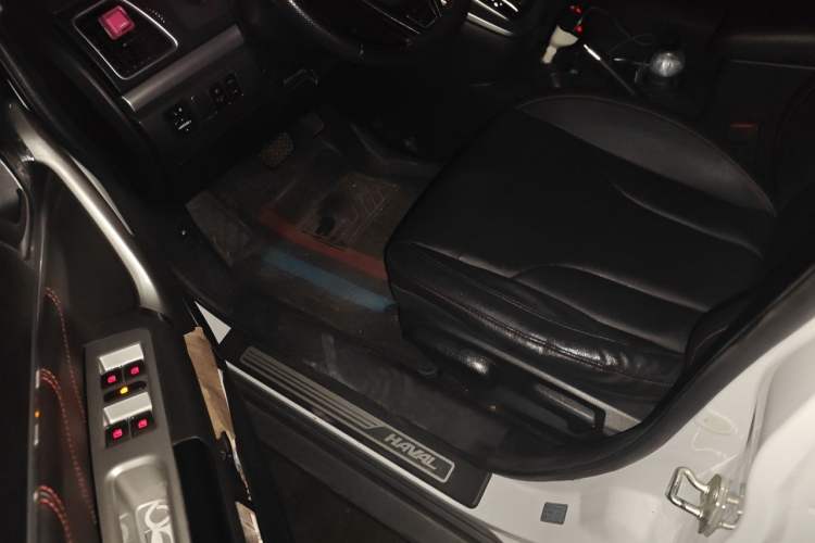 Used Haval M6 2017 1.5T Automatic Two-Wheel Drive Elite Model Driver Seat
