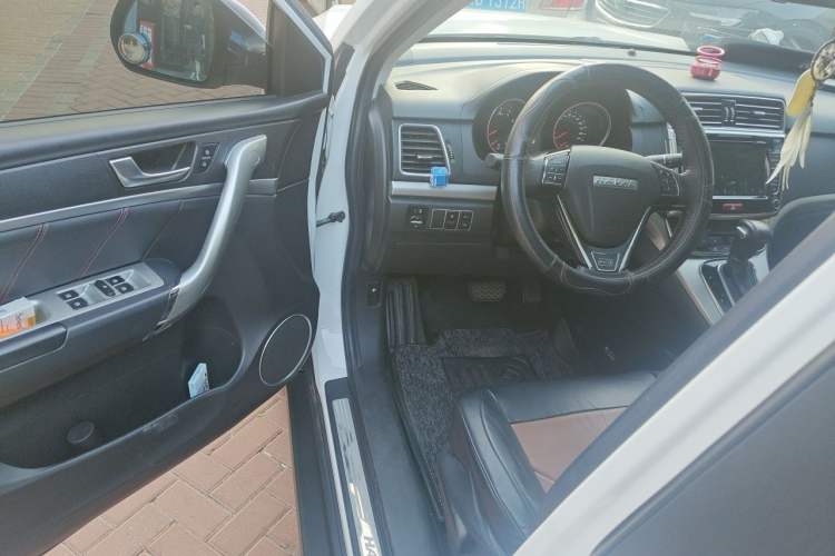 Used Haval M6 2017 1.5T Automatic Two-Wheel Drive Elite Model Driver Seat