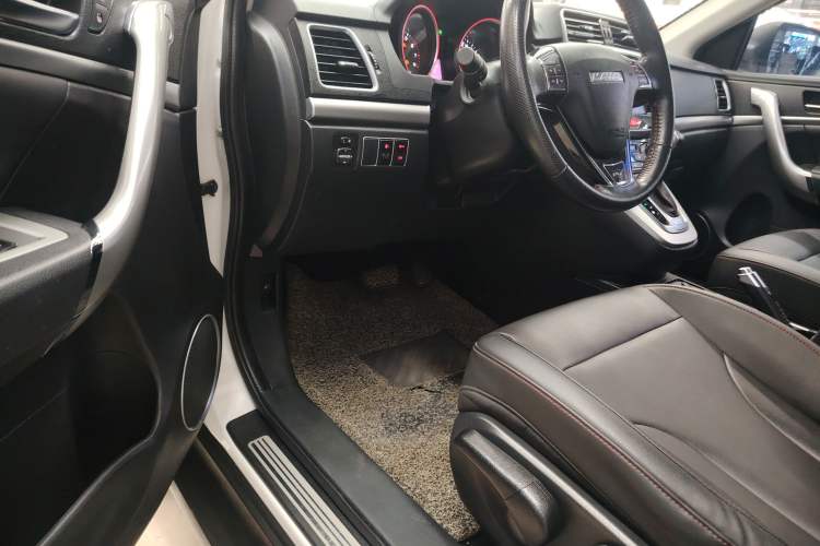Used Haval M6 2017 1.5T Automatic Two-Wheel Drive Elite Model Driver Seat