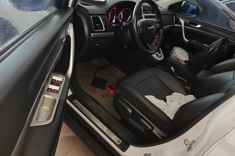 Used Haval M6 2017 1.5T Automatic Two-Wheel Drive Elite Model Driver Seat