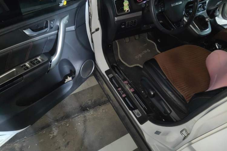 Used Haval M6 2017 1.5T Manual Two-Wheel Drive Elite Model Driver Seat