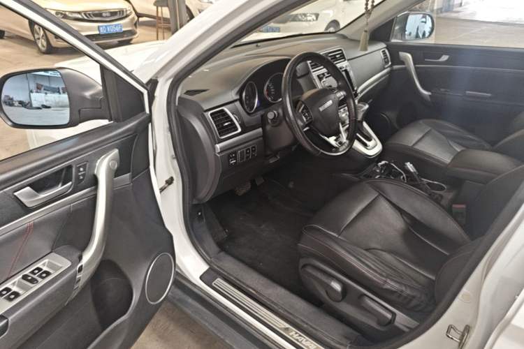 Used Haval M6 2017 1.5T Automatic Two-Wheel Drive Elite Model Driver Seat