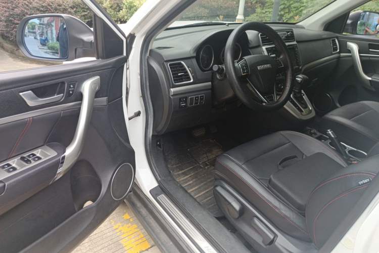 Used Haval M6 2017 1.5T Automatic Two-Wheel Drive Elite Model Driver Seat
