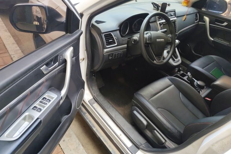 Used Haval M6 2017 1.5T Automatic Two-Wheel Drive Elite Model Driver Seat