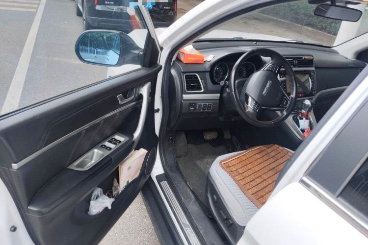 Used Haval M6 2017 1.5T Automatic Two-Wheel Drive Prestige Model Driver Seat