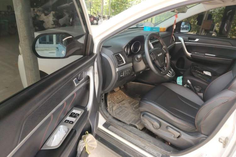 Used Haval M6 2017 1.5T Automatic Two-Wheel Drive Elite Model Driver Seat