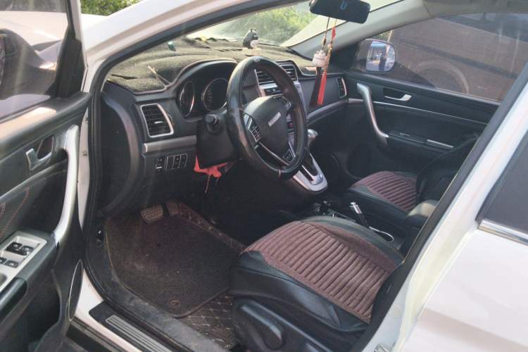 Used Haval M6 2017 1.5T Automatic Two-Wheel Drive Elite Model Driver Seat