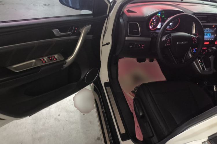 Used Haval M6 2017 1.5T Automatic Two-Wheel Drive Elite Model Driver Seat