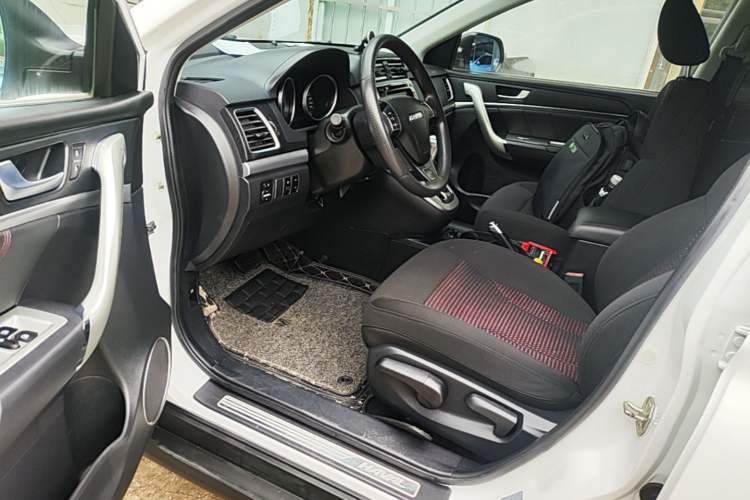 Used Haval M6 2017 1.5T Automatic Two-Wheel Drive Urban Model Driver Seat