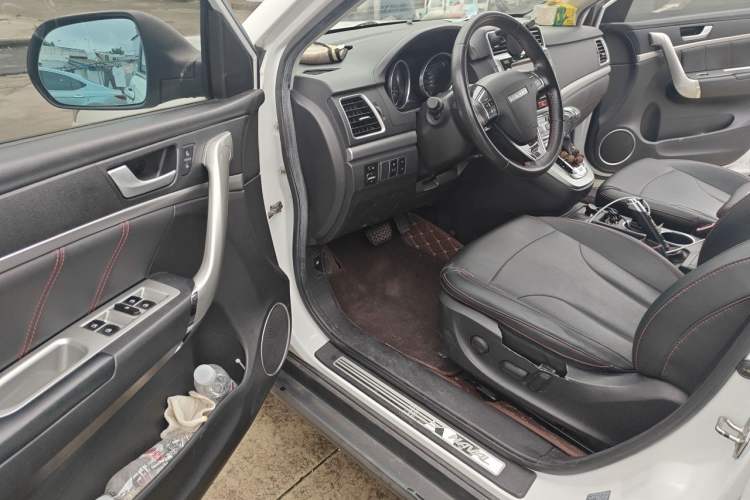 Used Haval M6 2017 1.5T Automatic Two-Wheel Drive Prestige Model Driver Seat