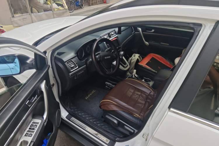 Used Haval M6 2017 1.5T Automatic Two-Wheel Drive Elite Model Driver Seat