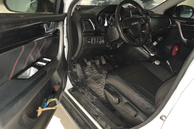 Used Haval M6 2017 1.5T Manual Two-Wheel Drive Elite Model Driver Seat