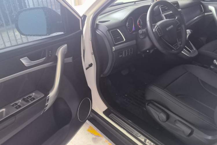 Used Haval M6 2017 1.5T Automatic Two-Wheel Drive Urban Model Driver Seat