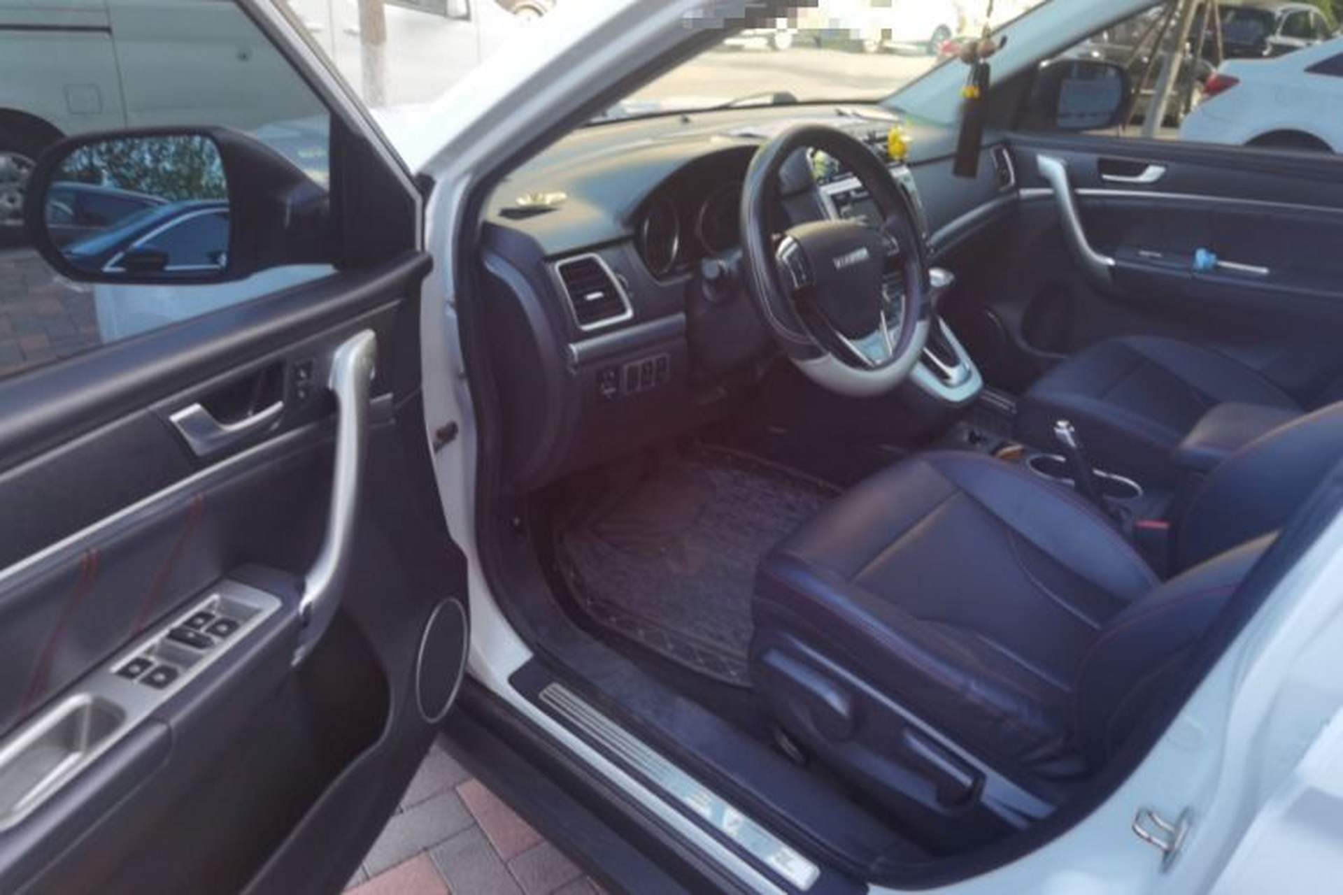 Used Haval M6 2017 1.5T Automatic Two-Wheel Drive Elite Model Driver Seat
